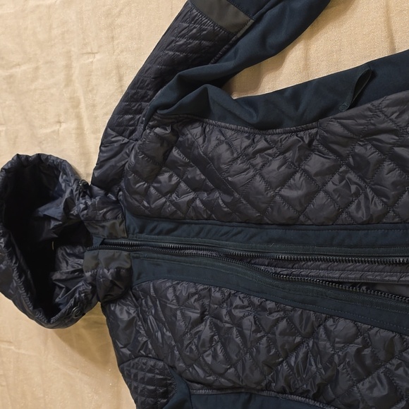 Athleta Women's Dark Green Quilted Puffer Jacket - Picture 15 of 16